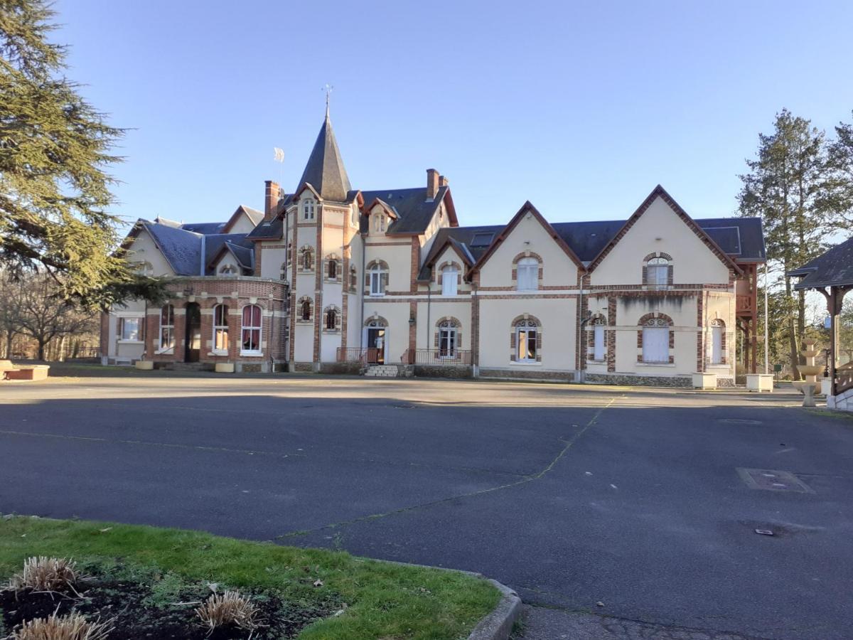 Hotel-Restaurant Domaine De La Grande Garenne Neuvy-sur-Barangeon Zewnętrze zdjęcie