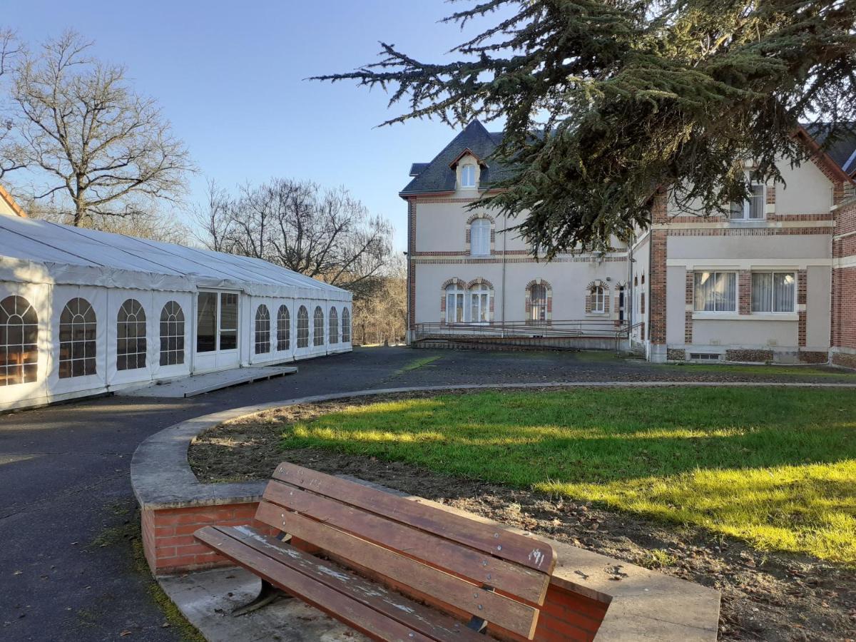 Hotel-Restaurant Domaine De La Grande Garenne Neuvy-sur-Barangeon Zewnętrze zdjęcie
