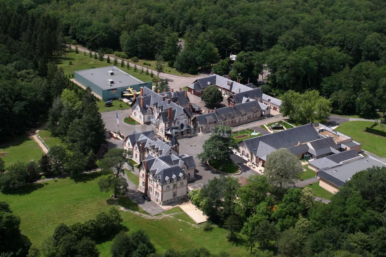 Hotel-Restaurant Domaine De La Grande Garenne Neuvy-sur-Barangeon Zewnętrze zdjęcie