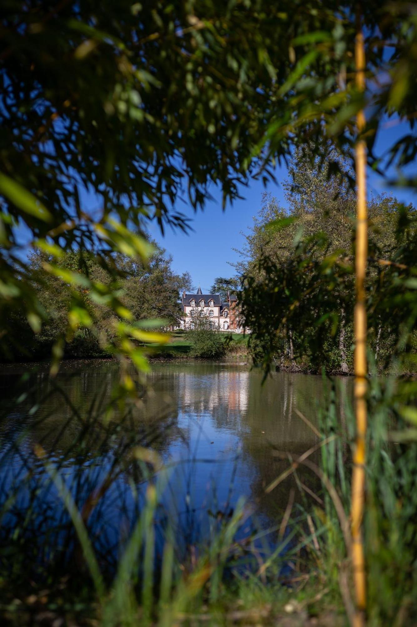 Hotel-Restaurant Domaine De La Grande Garenne Neuvy-sur-Barangeon Zewnętrze zdjęcie