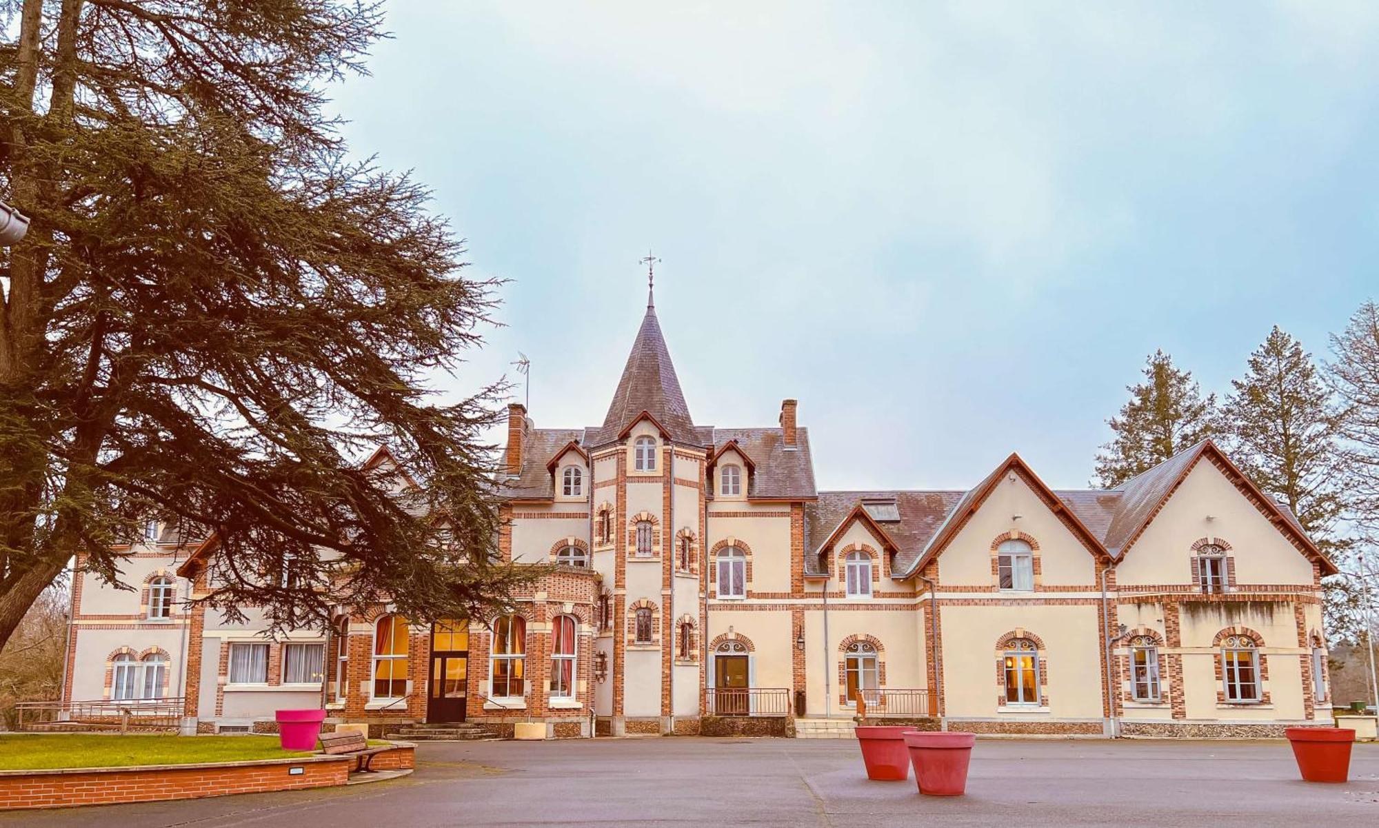 Hotel-Restaurant Domaine De La Grande Garenne Neuvy-sur-Barangeon Zewnętrze zdjęcie